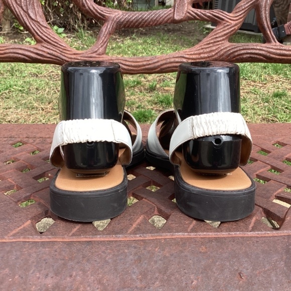 Duck Head White Sandals 9M - Picture 4 of 9